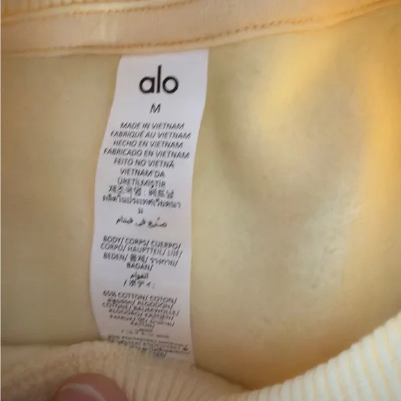 New color drop! Alo Candlelight yellow Accolade Croppd sweatshirt